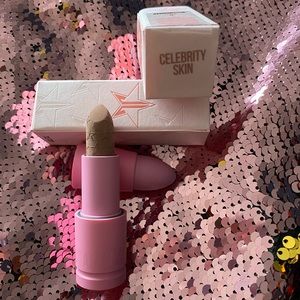 Jeffree Star Velvet Trap lipstick-Celebrity Skin